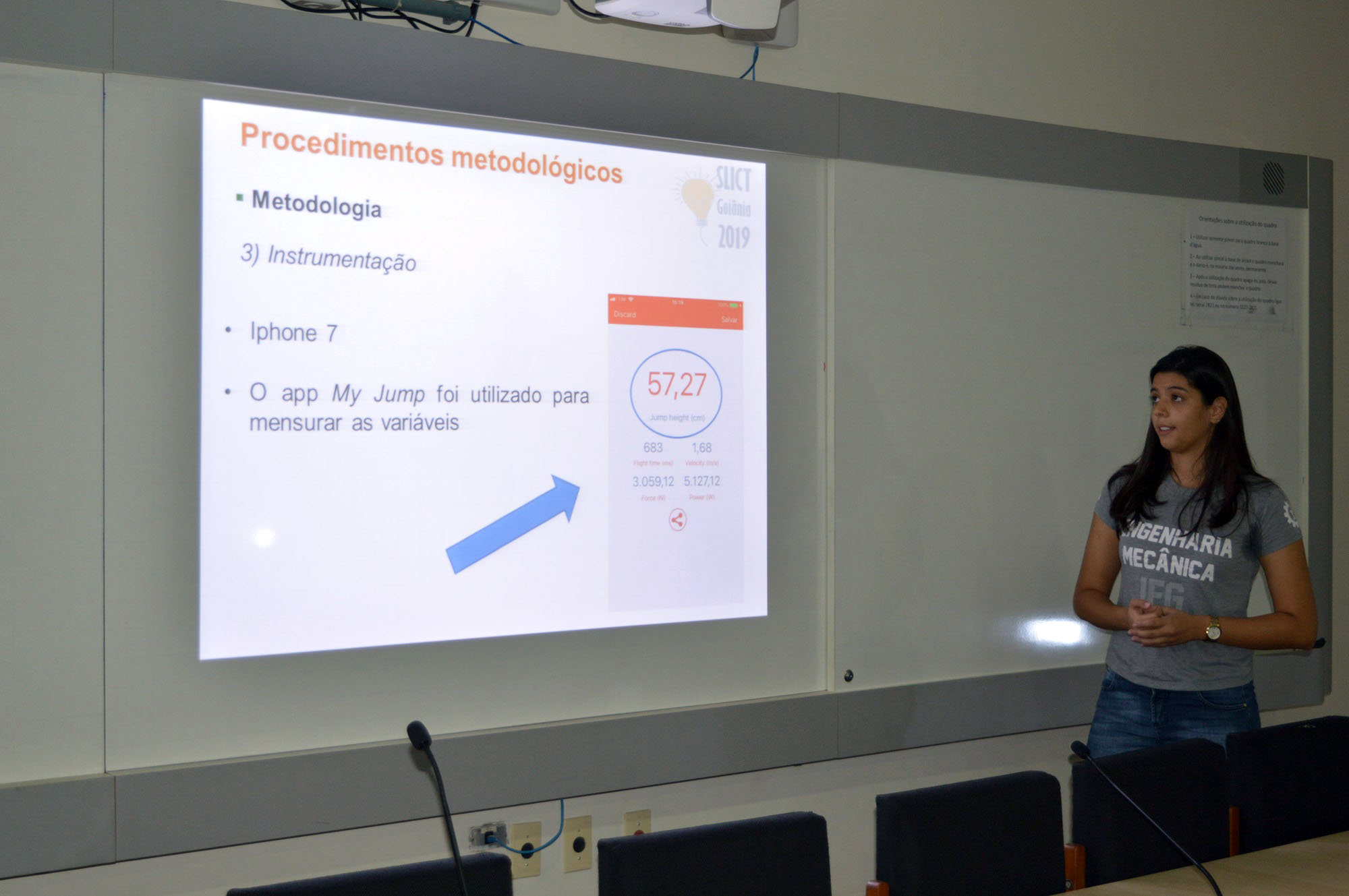 Aluna de Engenharia Mecânica, Layane Alves, apresentou na sessão oral a pesquisa de título: Análise biomecânica da técnica de bloqueio em jovens atletas de voleibol.
